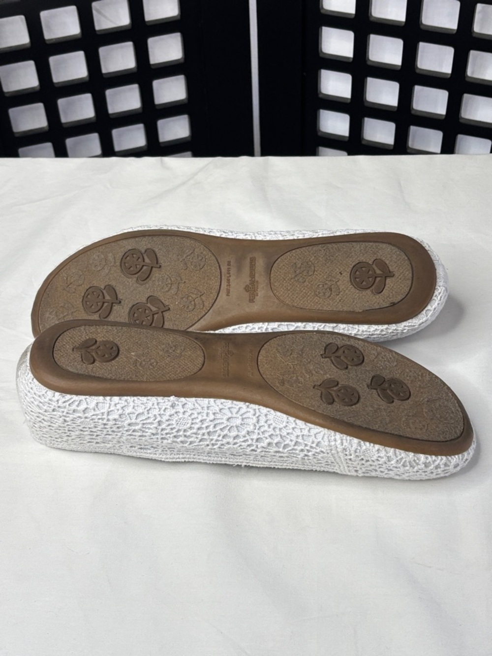🤍 Fergalicious Crochet Ballet Flats Womens 9.5 White Slip On Casual 🤍 - Picture 8 of 10
